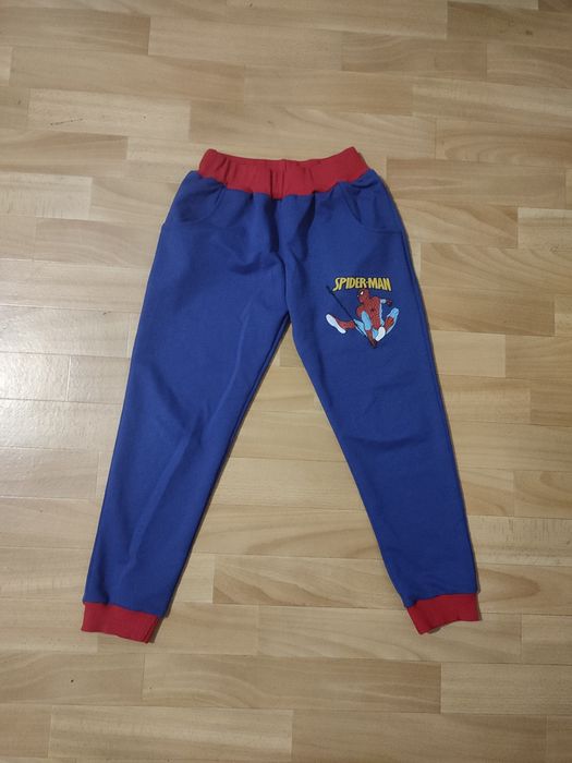 Продам спортивные штаны весна -осень для мальчика новая р 134-140