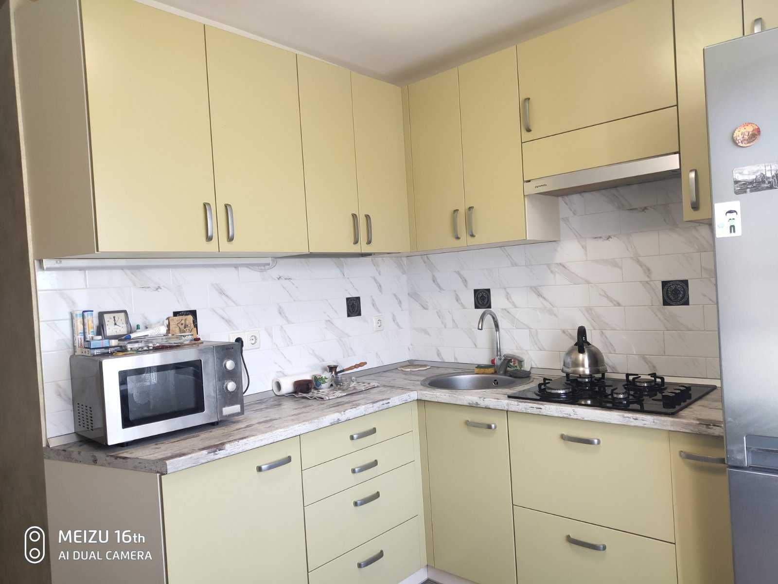 Продам 1 к. квартиру 4/9 эт., р-н метро " Бот. Сад", 39 м2, капремонт