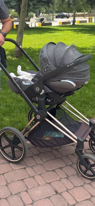 Автокрісло 0 -15 (+ адаптори) Cybex Cloud Z i-Size  flowers grey