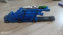 ciężarówka transporter zjeżdżalnia z 3 samochodami