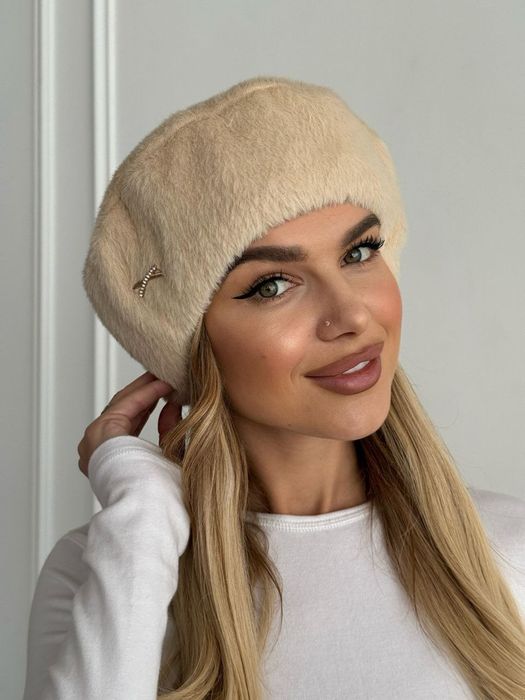 Берет модный стильный.