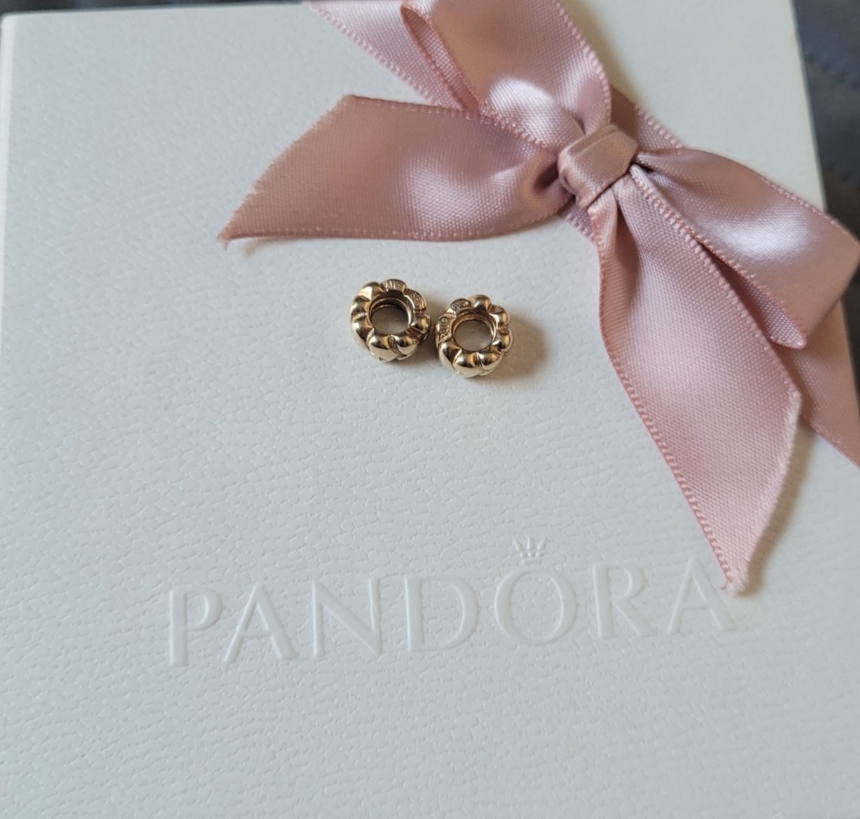 Pandora 2x złoty gold separator 14k serca 750201
L
