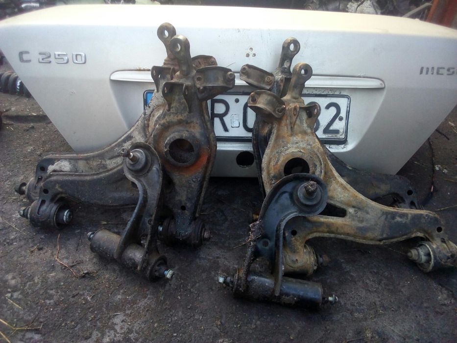 Ричаг передній мерседес 202 208 передній нижній