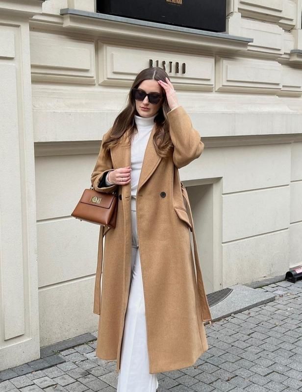 Пальто zara бежевого кольору з ременем