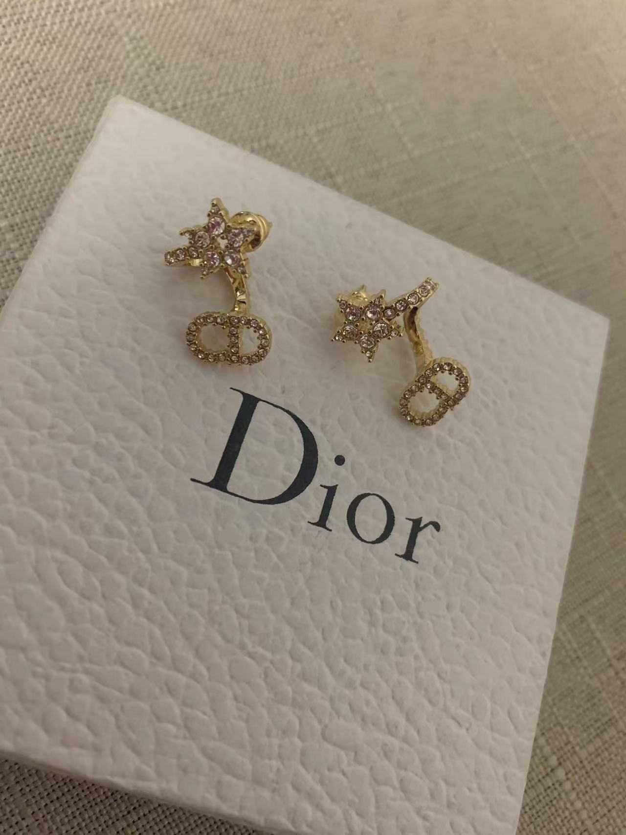 Exquisite earrings