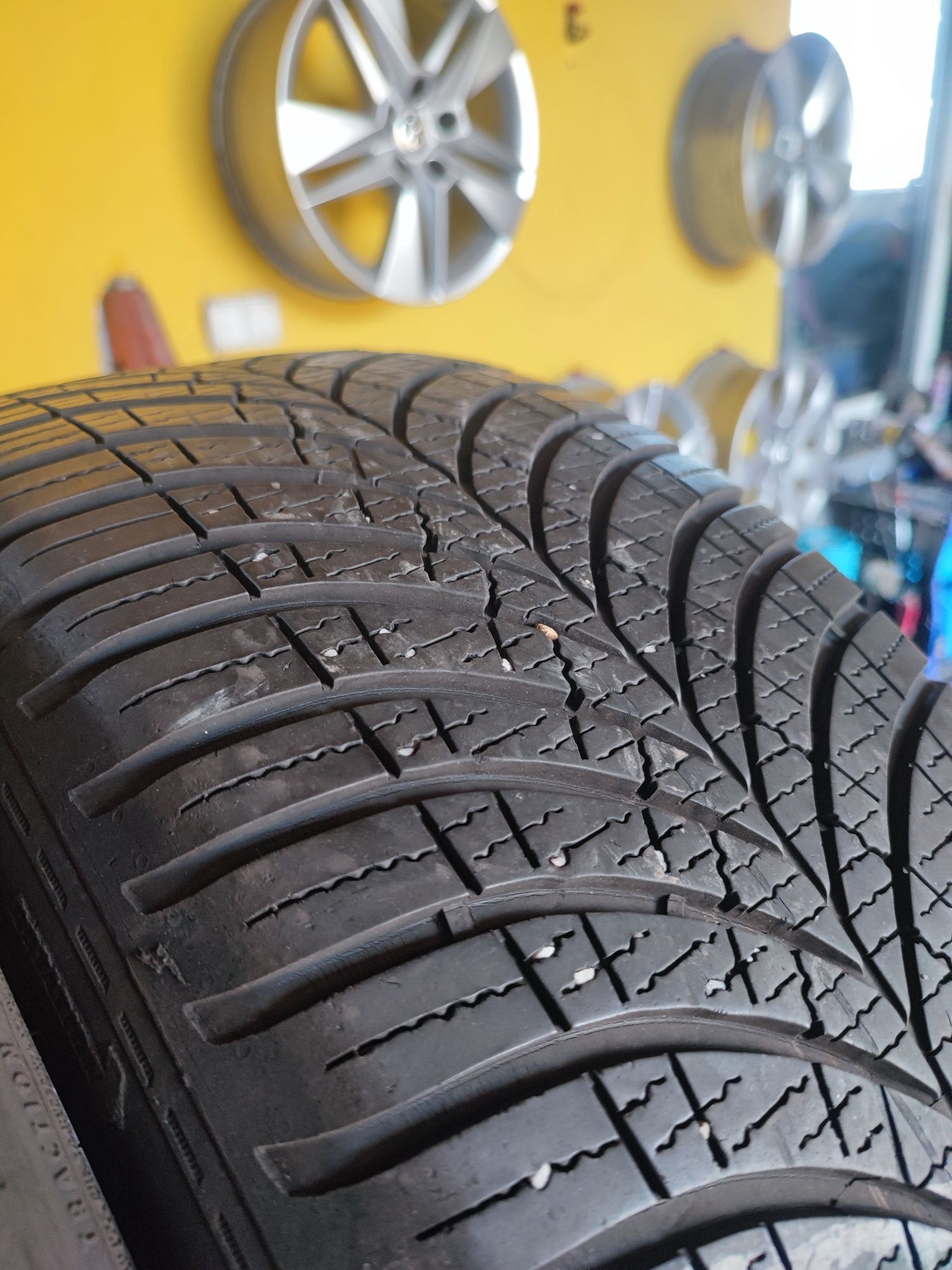 Opony całoroczne 225/45R18 95W GoodYear Vector 4 Seasons | 2szt