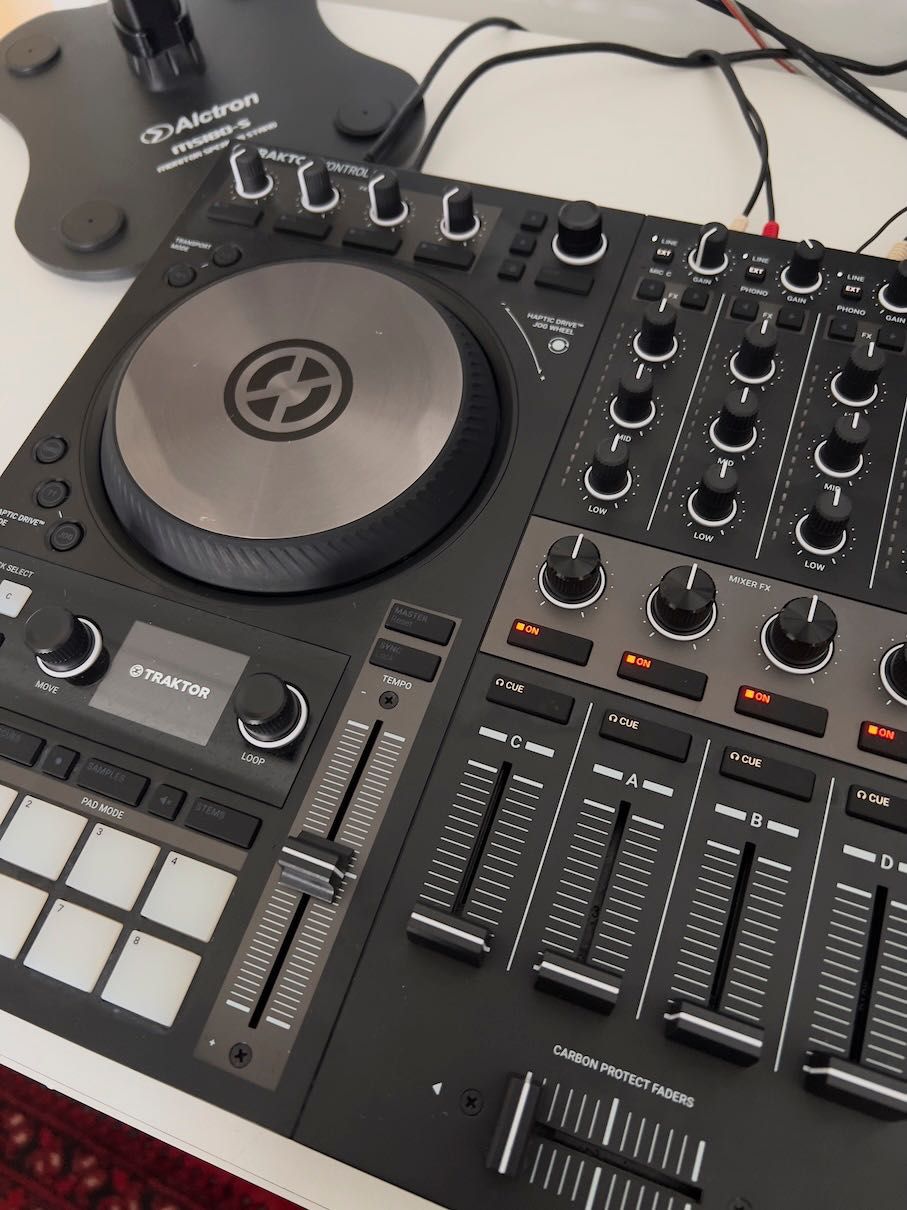 Traktor Kontrol S4 MK3 da Native Instruments