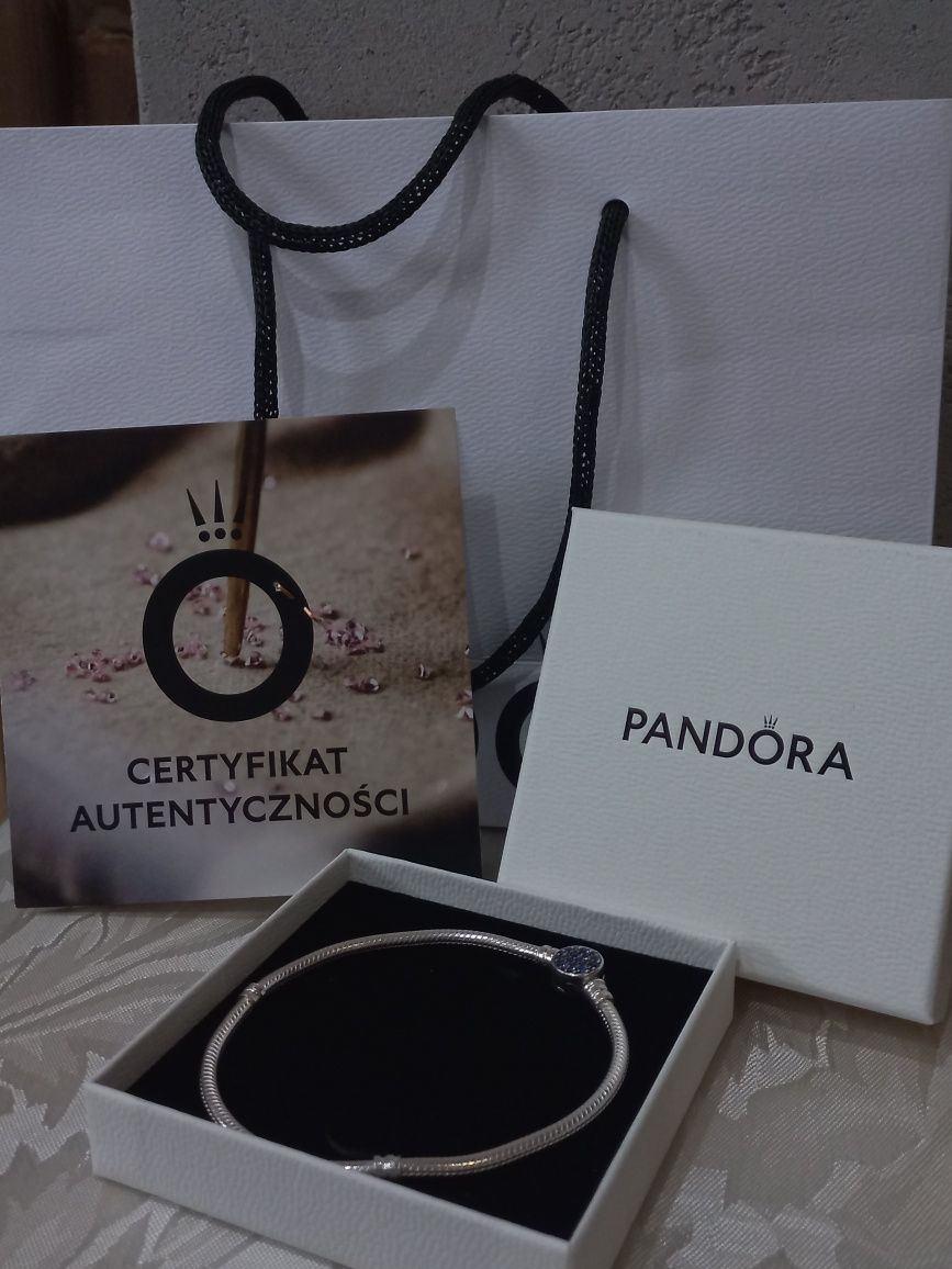 Pandora Moments 21
