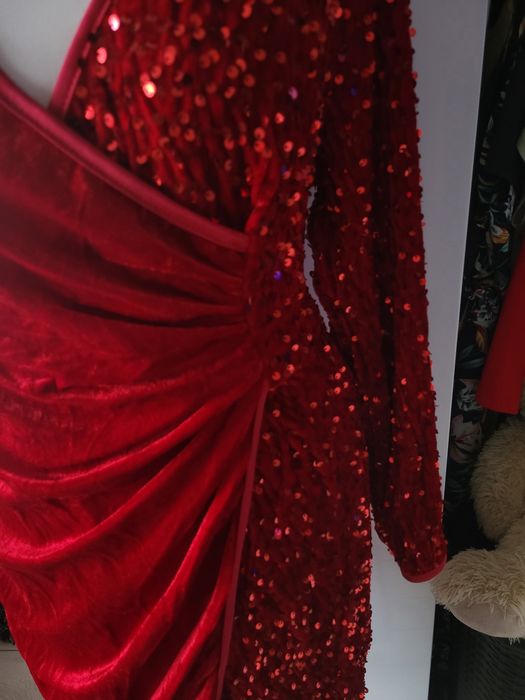 Czerwona welurkowa sukienka z cekinami 48-50, święta,  Andrzejki inne