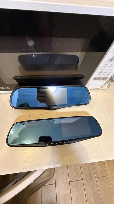 Видео регистратор  на зеркало для авто с ночным режимом