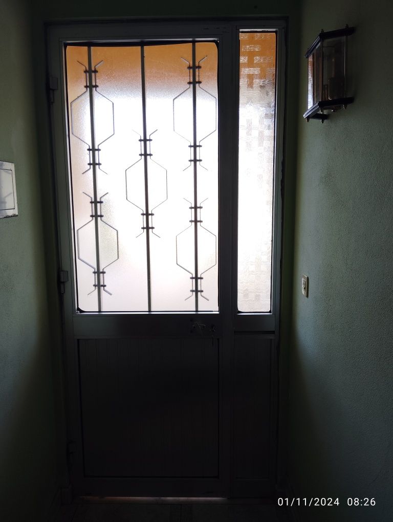 Porta de alumínio usada