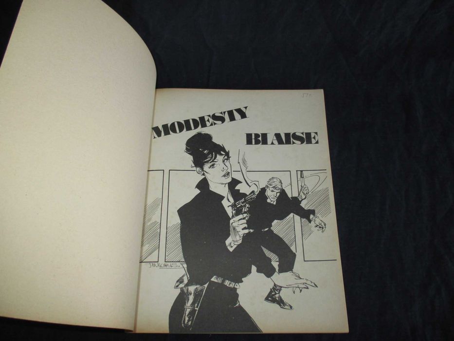 Livro BD Aventuras Completas de Modesty Blaise