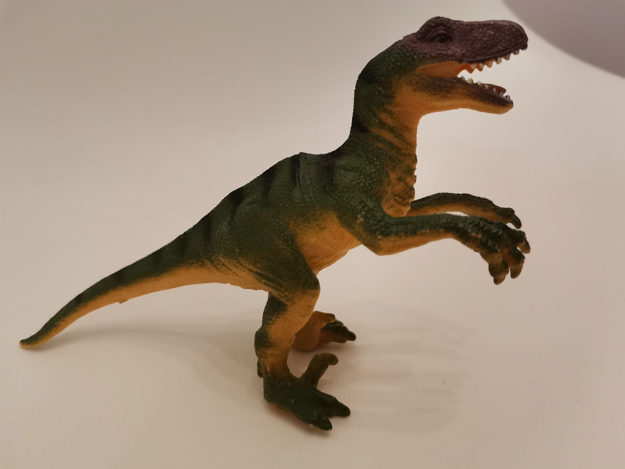 figurka dinozaura