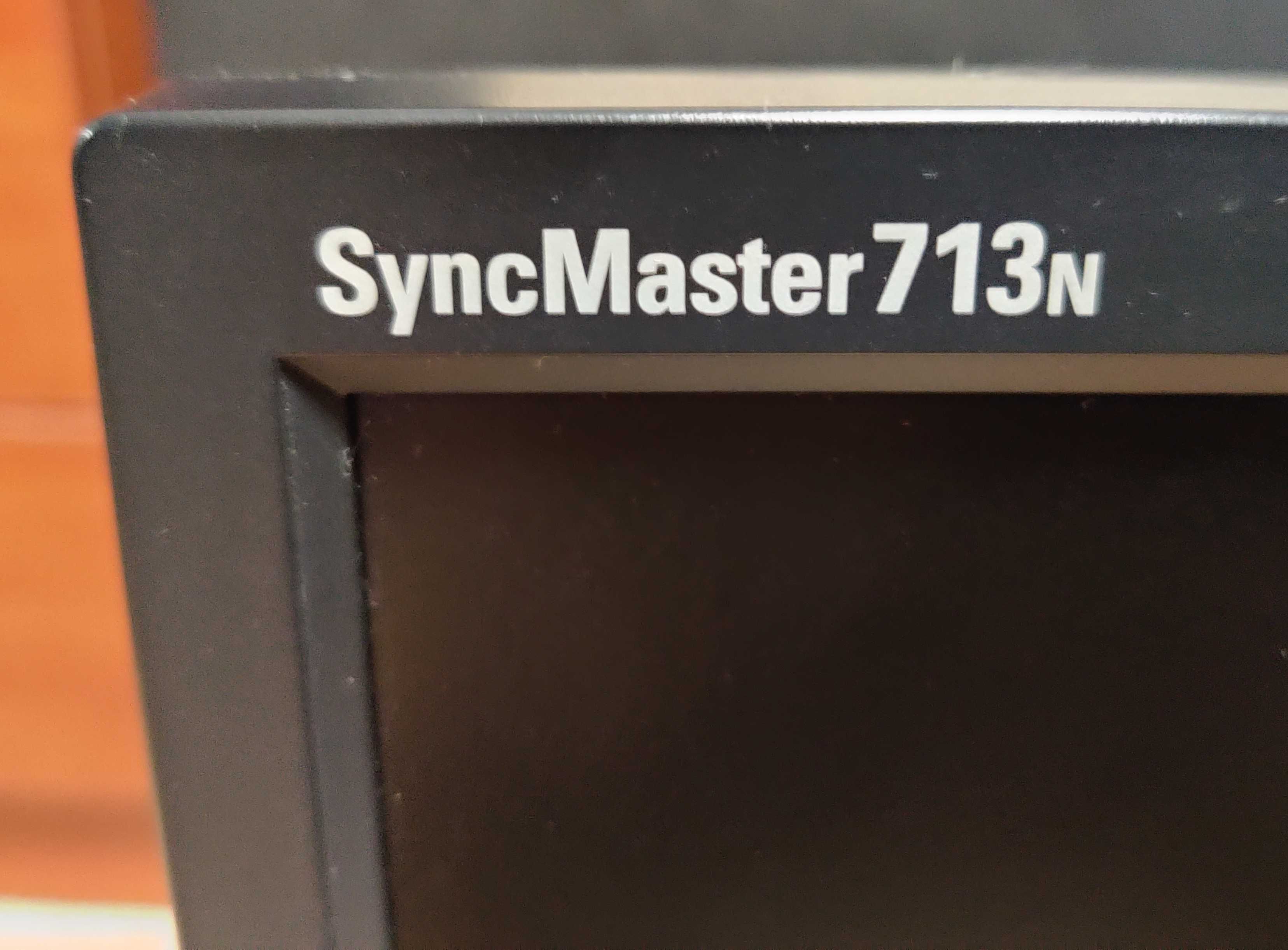 Монитор Samsung SyncMaster 713N 17"