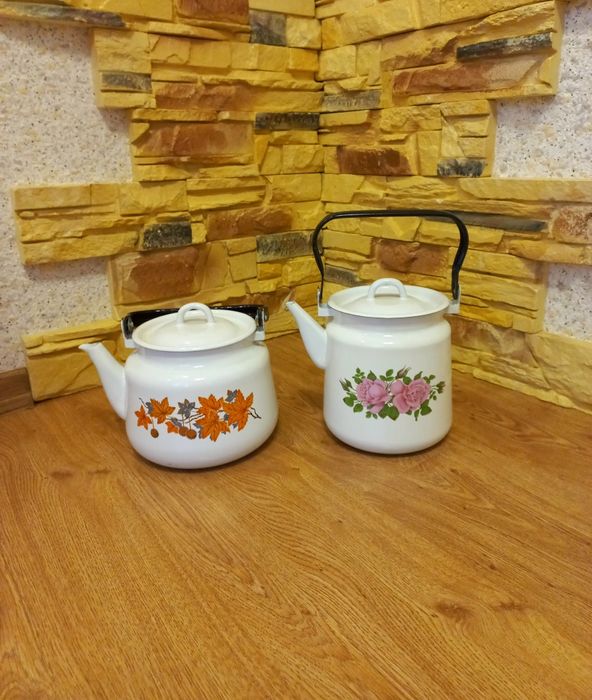 Чайник емальований новий СССР СРСР квіти листя білий емаль