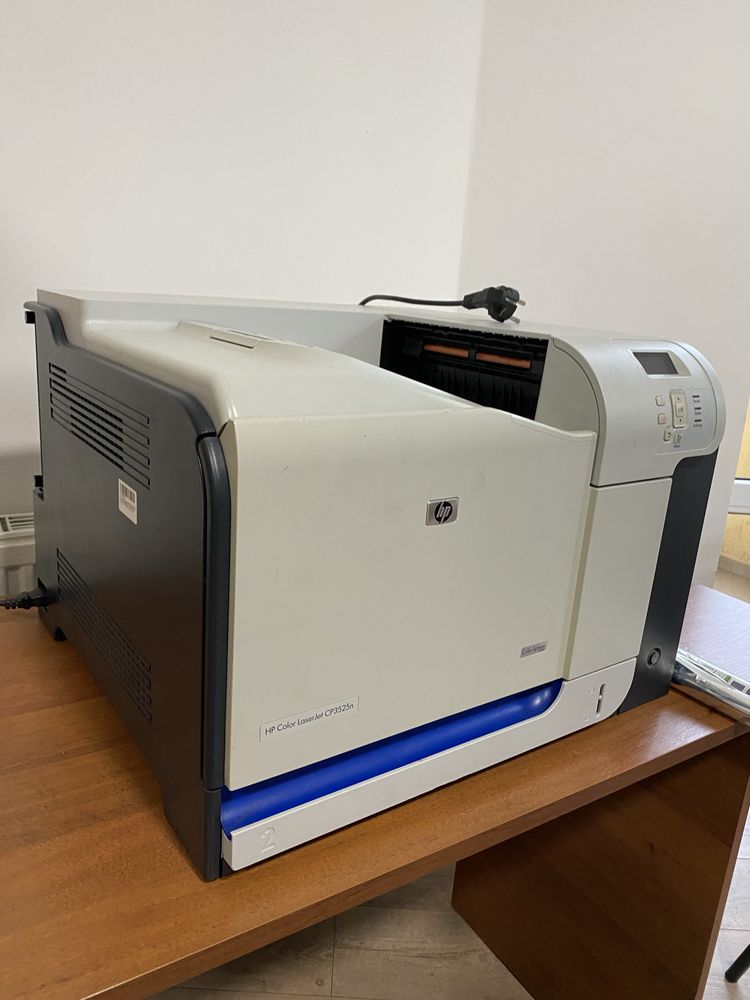 Принтер кольоровий HP color laser jet cp3525n