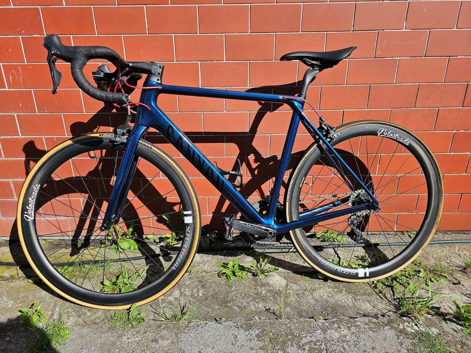 Canyon Ultimate CF SL – karbon, Ultegra, koła Velostrada ( M )