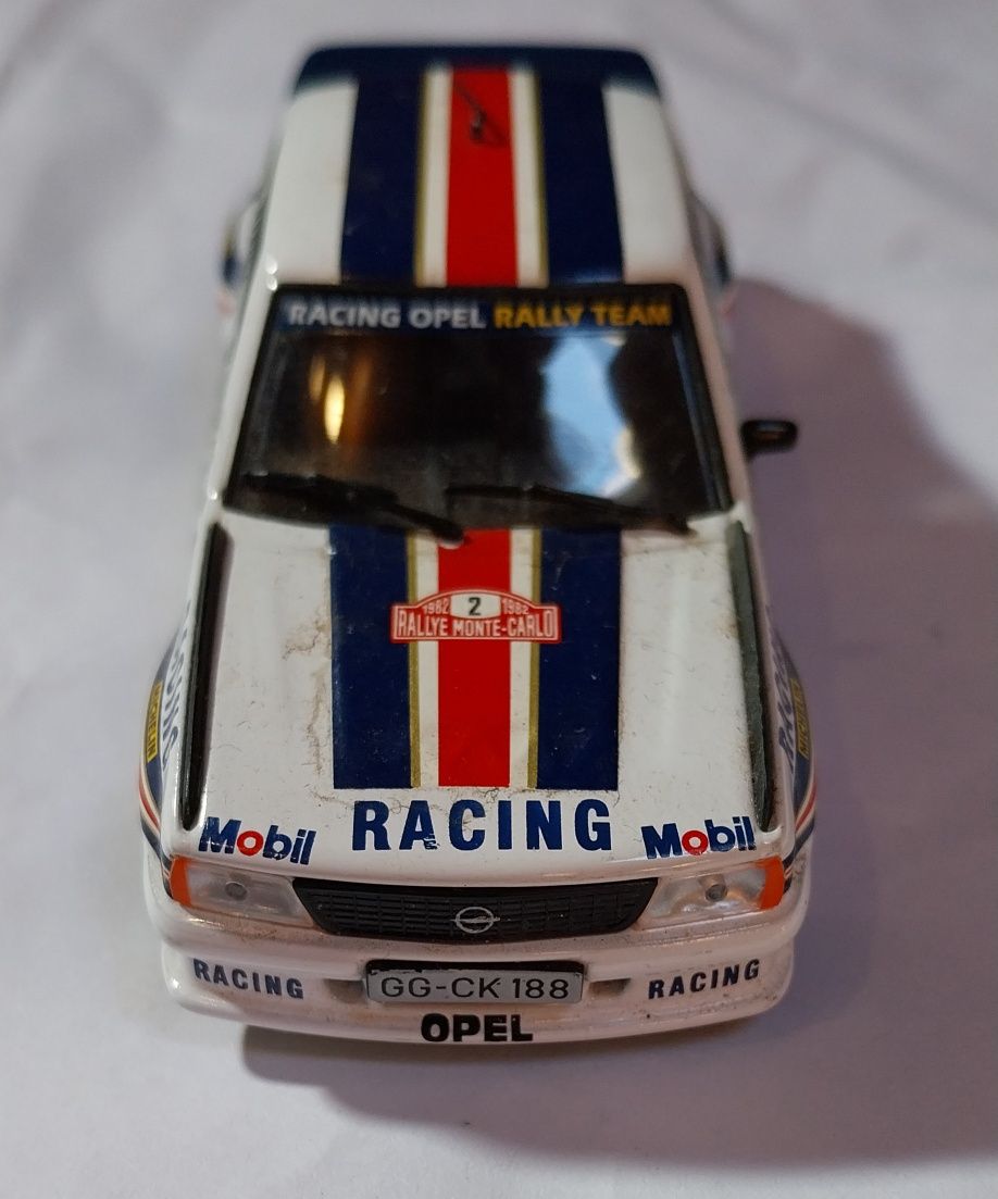 Miniatura Opel Ascona escala 1/43