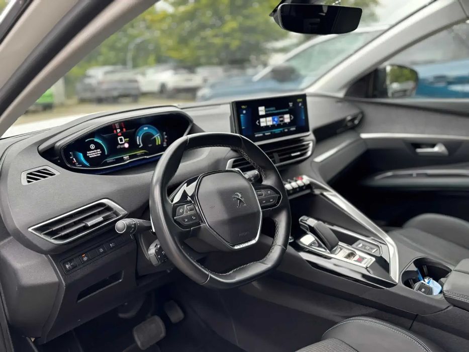 Peugeot 3008 Hybrid      2021