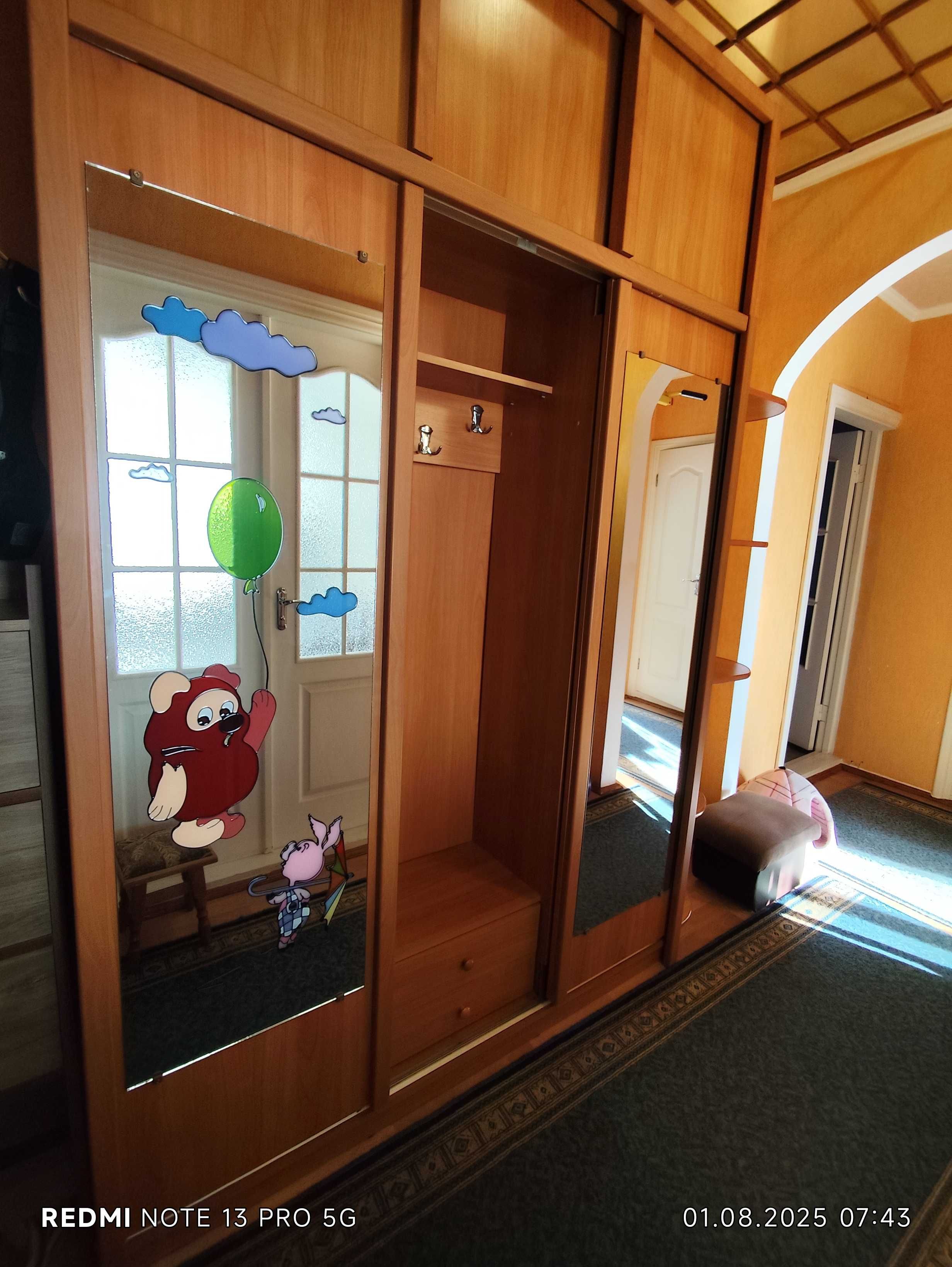 Стінка в прихожу