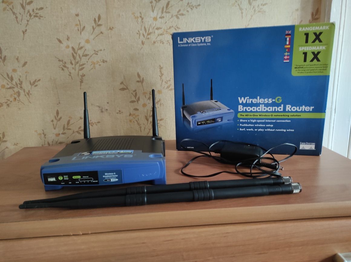 Router Linksys WRT54G i dodatkowe anteny.