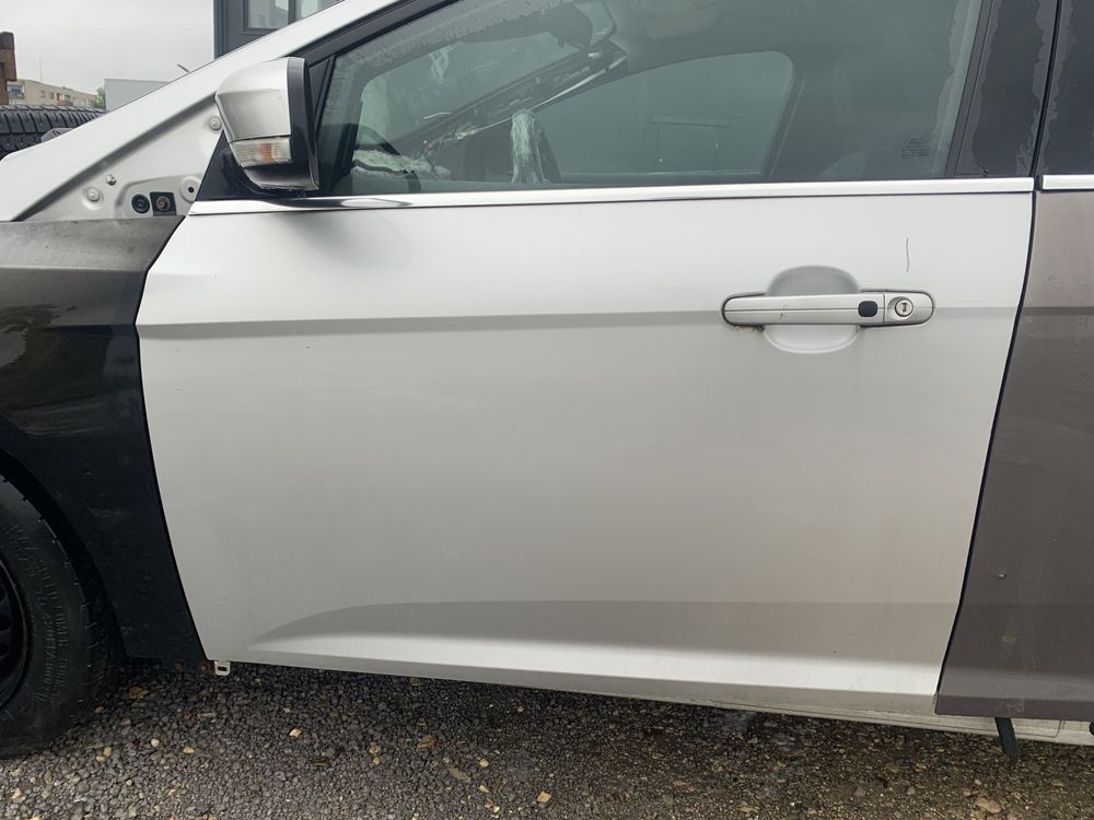 Ford Focus MK3 drzwi lewe przednie lewy przód srebrne