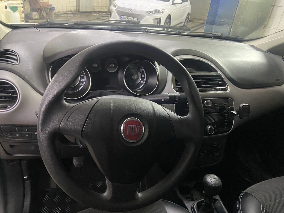 Fiat linea 2013 рік 1.4 газ/бензин