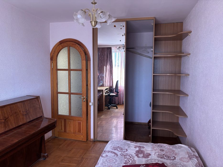 Продам приятную 3 к. кв. от м. Спортивная 1 мин. пешком (сертификат)