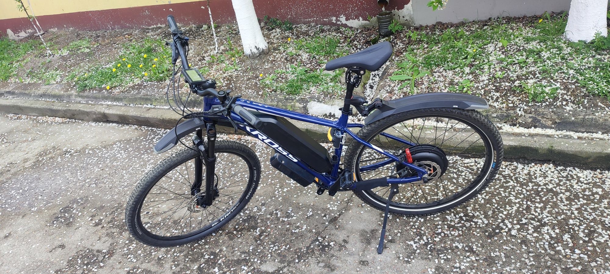 Rower elektryczny Kross Level 4 Przerobiony przez Taba na rowerze