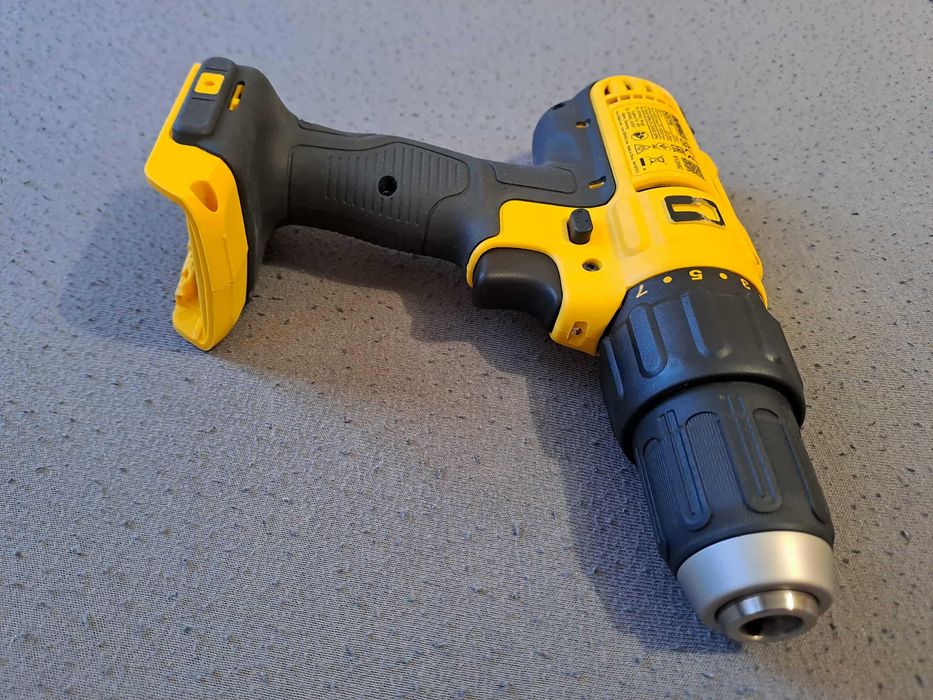 Wiertarko-wkrętarka udarowa DeWalt DCD776