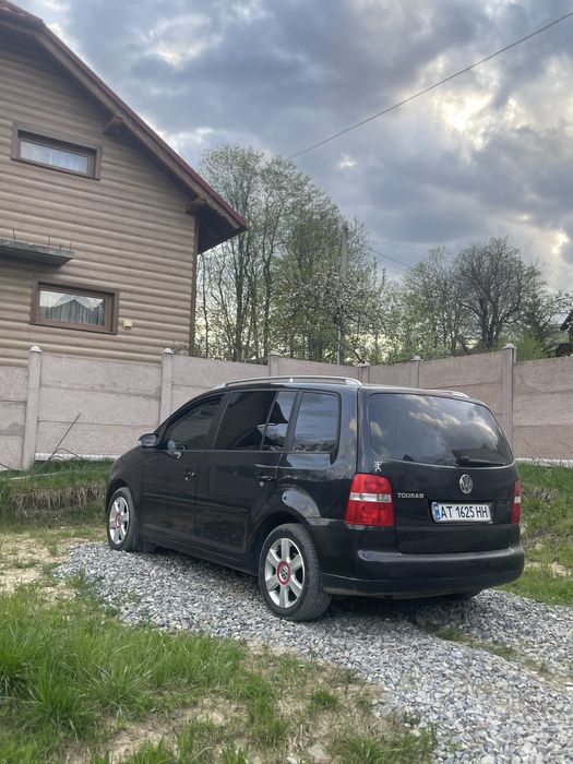 Продається автомобіль Volkswagen Touran  1,6MPI 7 місць