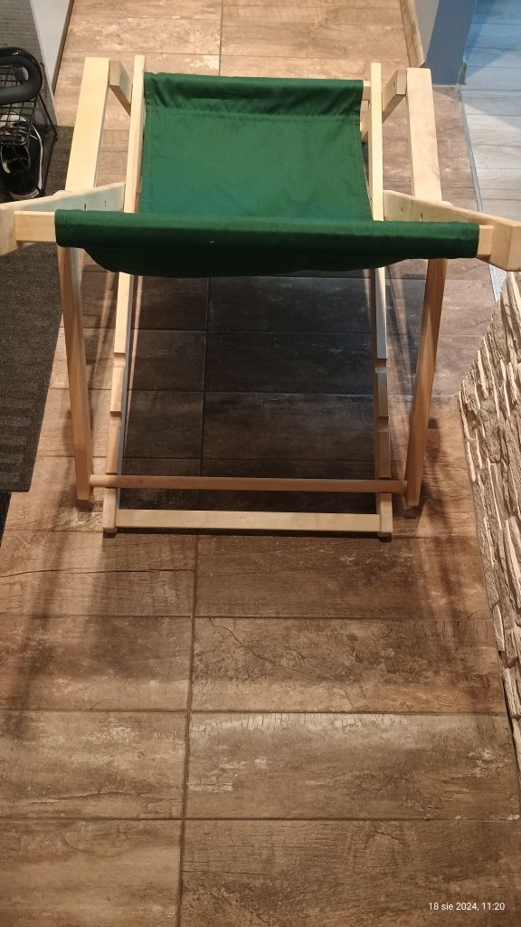 Leżak z podłokietnikami, drewniany, jak nowy