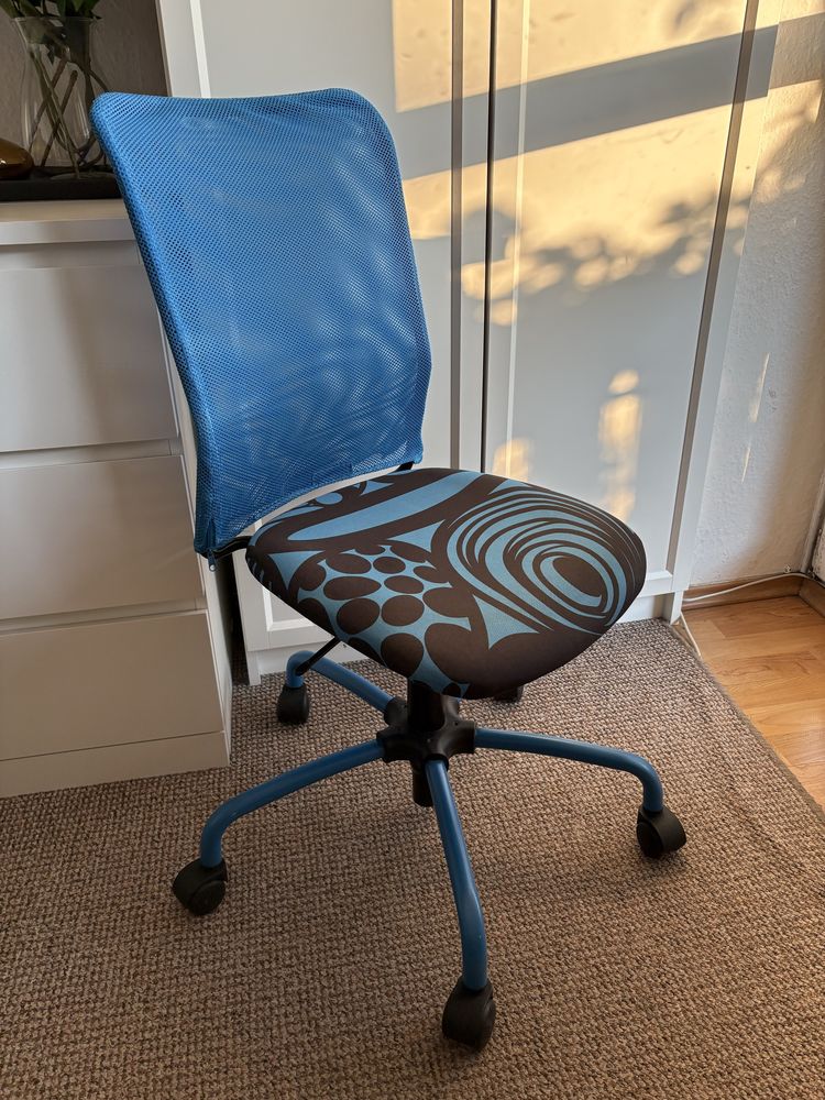 Krzesło obrotowe dla dziecka IKEA TORBJORN niebieskie