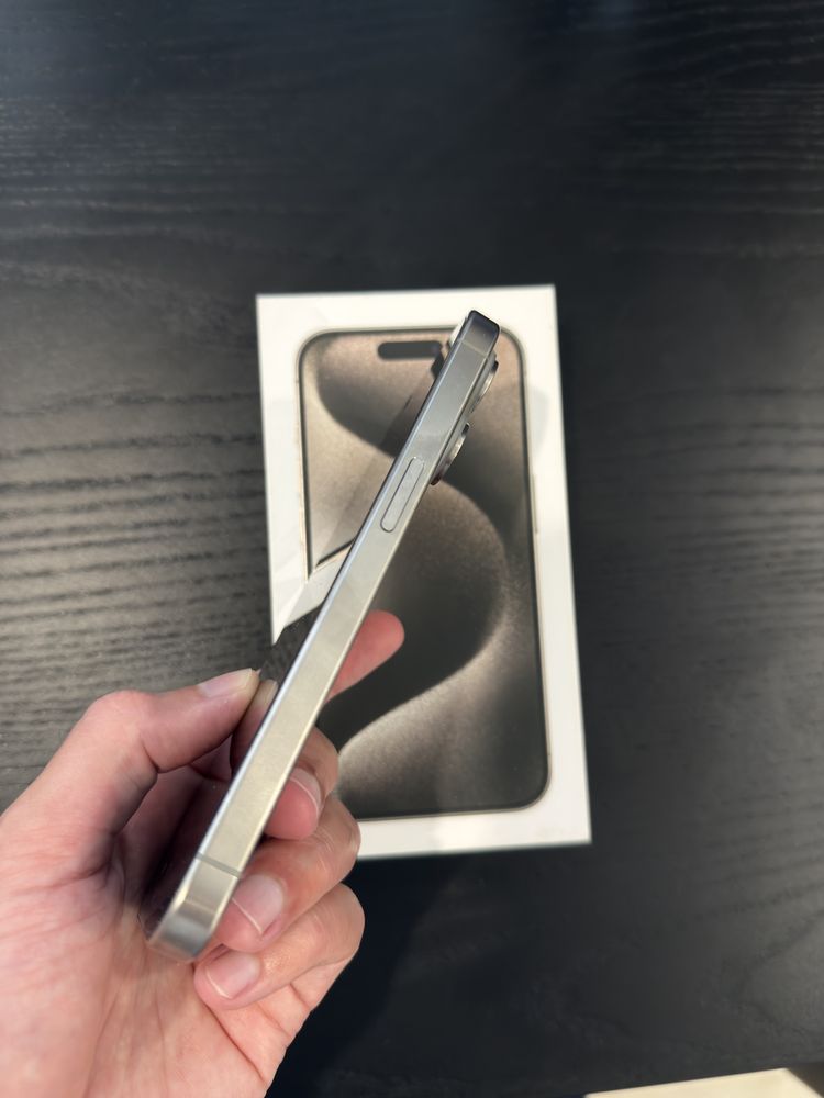 iPhone 15 pro Titanium natural