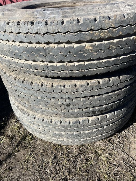 Резина 10р 20  маю 3штук ціна за одне колесо