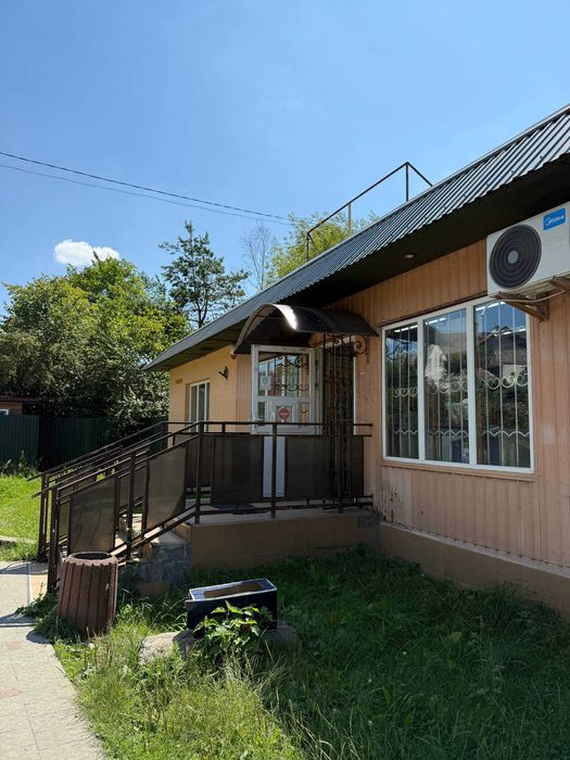 Продаж діючого комерційного приміщення з ділянкою в Зимній Воді