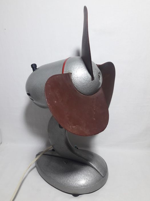 Вентилятор вінтажний,важкий у гарному робочому стані у музей.