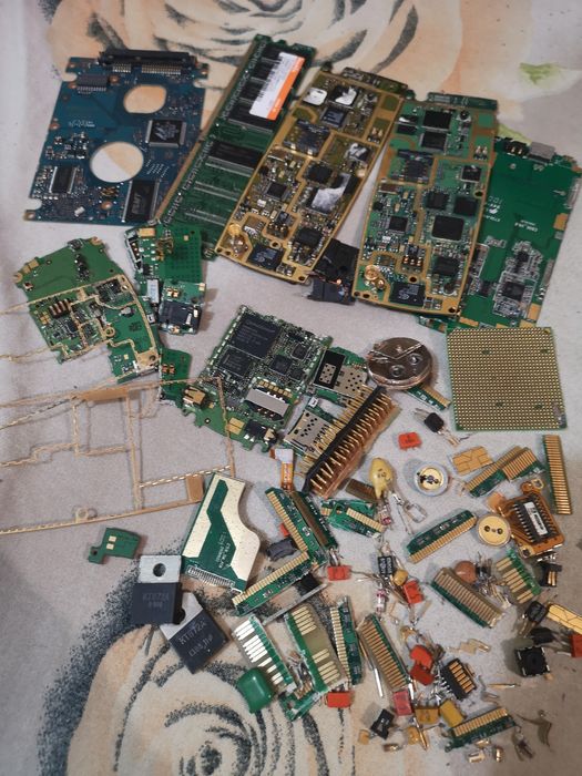 Платы и разъемы.