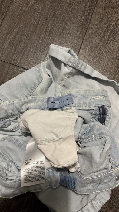 Короткі джинсові шорти