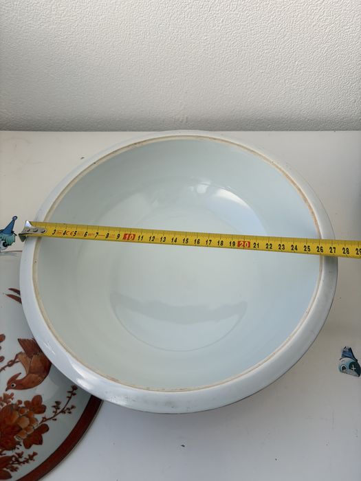 Taça de sopa em porcelana chinesa pintada à mão com tampa.