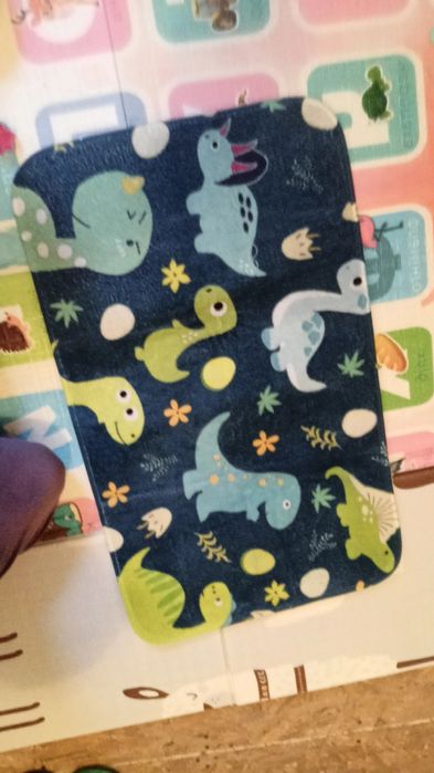 Дитячий килимок з динозавриками прорезинений