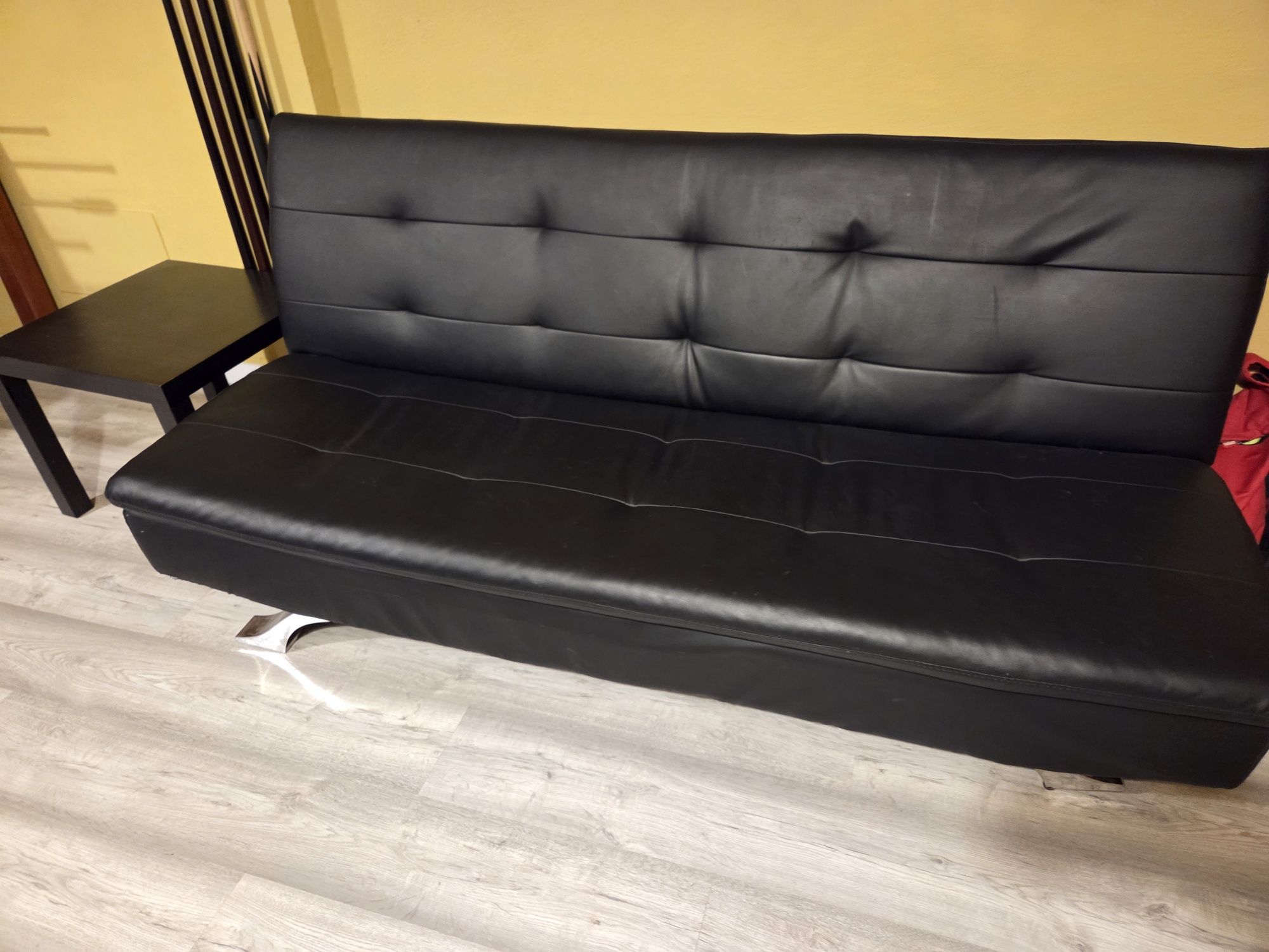 Sofá cama preto pele