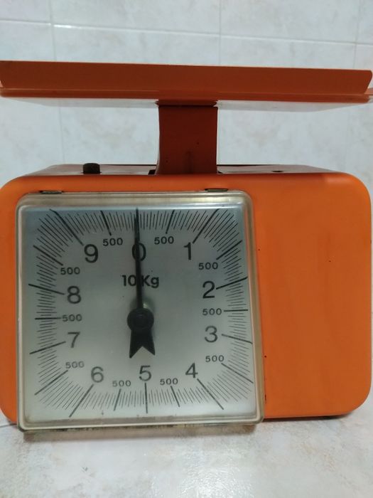 Balança antiga laranja