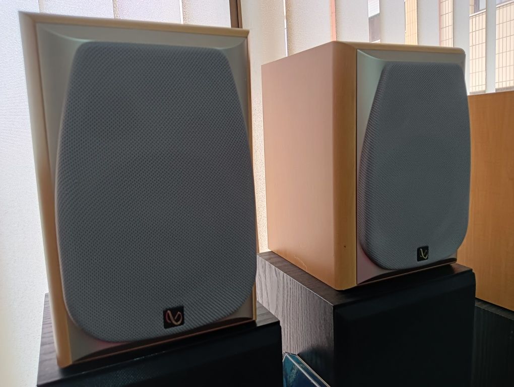 Amplificadores, leitores CD, decks cassetes
