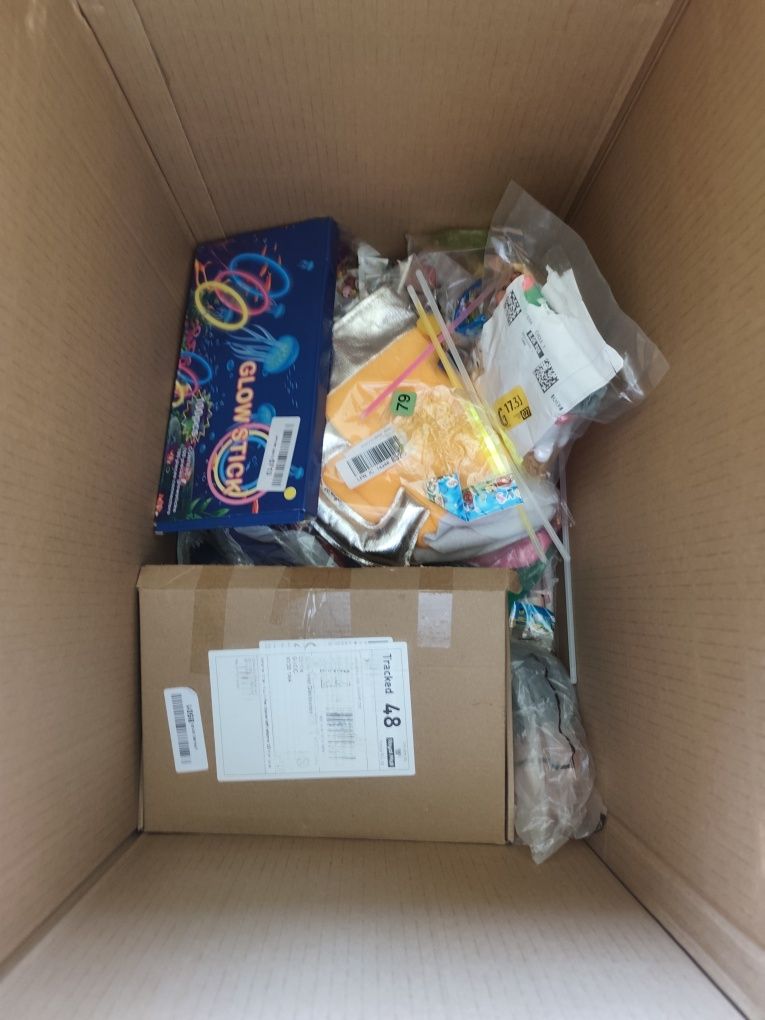 Duży karton zabawek Amazon box boks kl a i mała ilość b