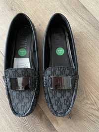 Oryginalne obuwie damskie marki DKNY