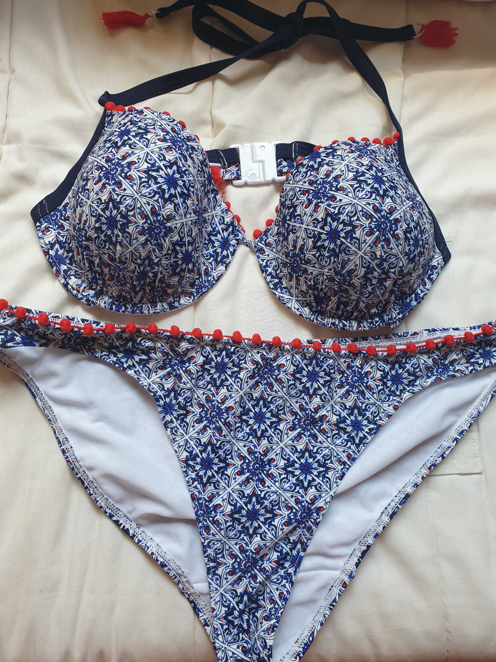 Granatowo-biało-czerwone bikini z chwostami r. 36D