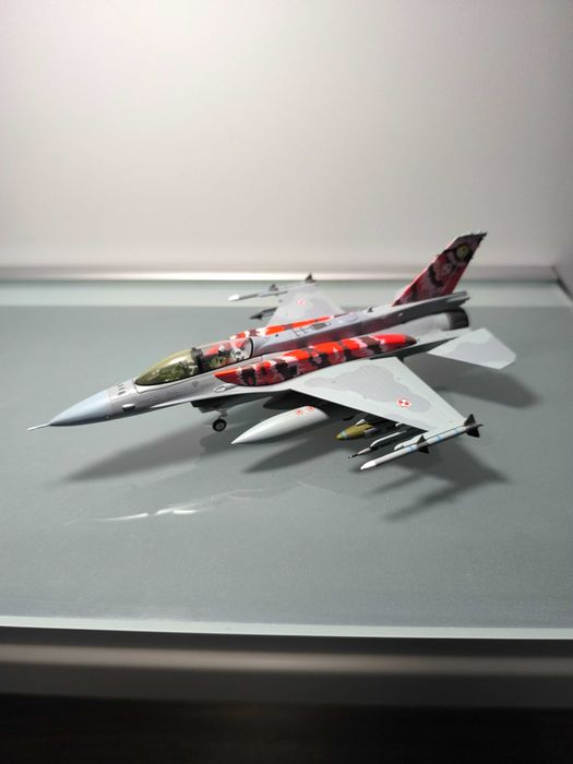 Model samolotu F-16 (metalowy z elementami plastiku)