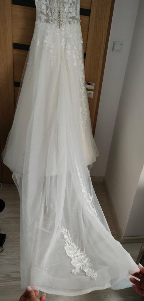 suknia ślubna  z trenem