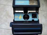 Camera Polaroid ainda com caixa original e manual de instruções.